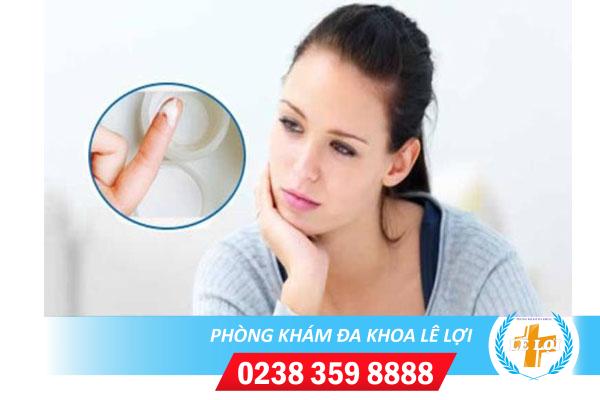 Dịch âm đạo có mùi hôi phải làm sao?